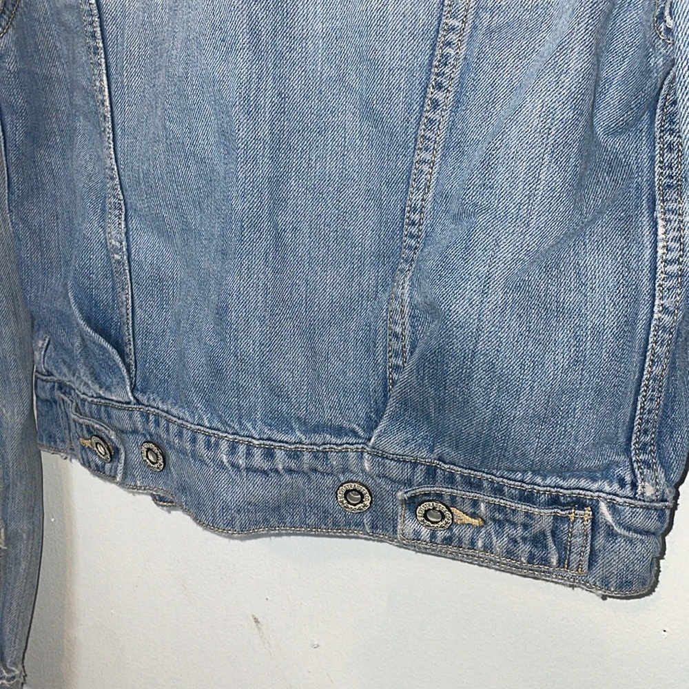 Levi’s distressed denim jean jacket with elbow patches and pockets - Picture 7 of 12